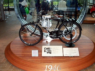 japan_museum_bike_small.jpg (52014 bytes)