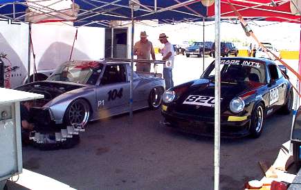 nite_enduro_two_porsches.jpg (25325 bytes)